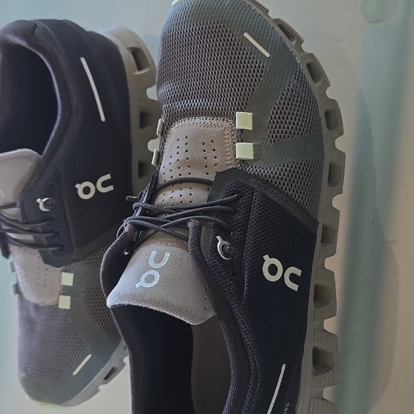 On Running Women's Black and Gray Shoes - Picture 10 of 12